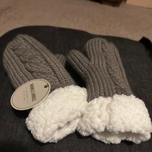 Toddler Knit Gloves New with tags
